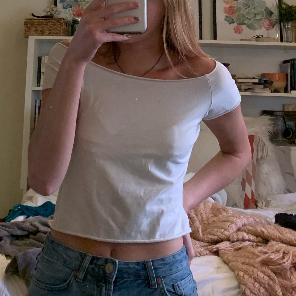brandy melville tee shirt!!